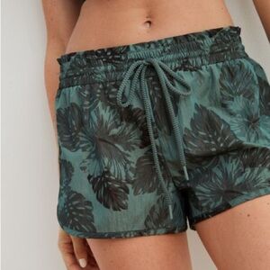 Aerie Leaf Pattern Drawstring Athletic Shorts Size Large